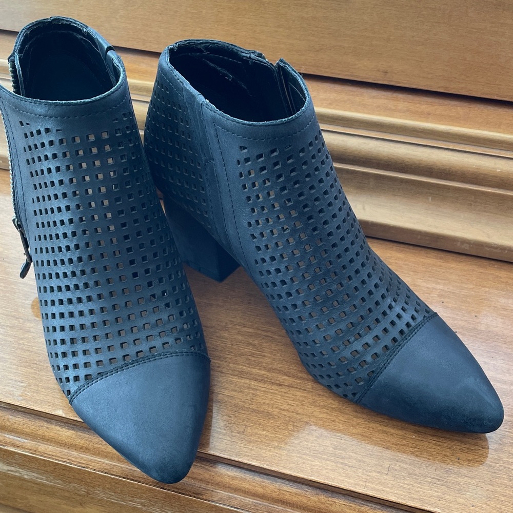 Lucky Brand Bergyn Black Perforated Ankle Boot Bootie Size 6- Excellent used con